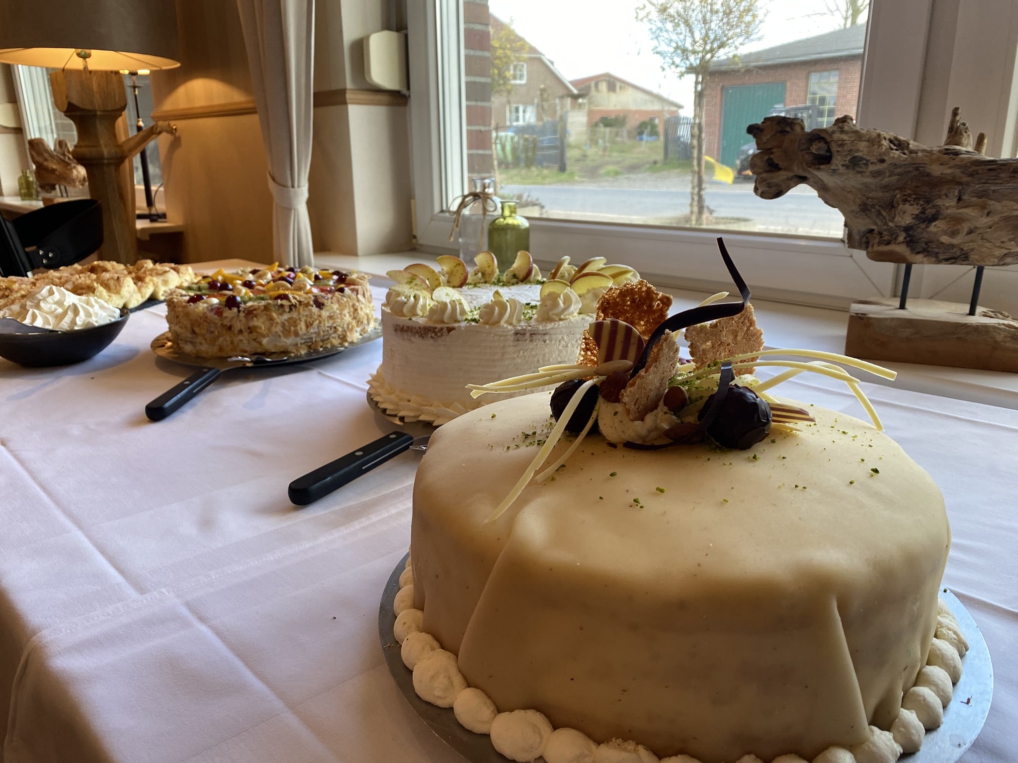 Kuchenbuffet mit Torten